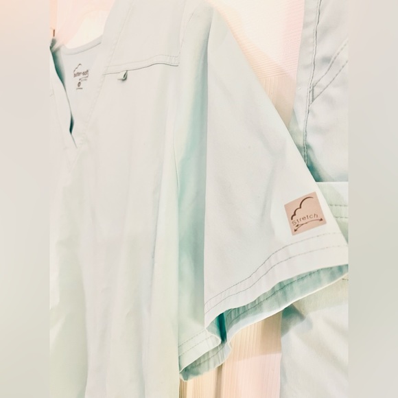 UA Butter-Soft Stretch Scrub Set - Picture 8 of 12